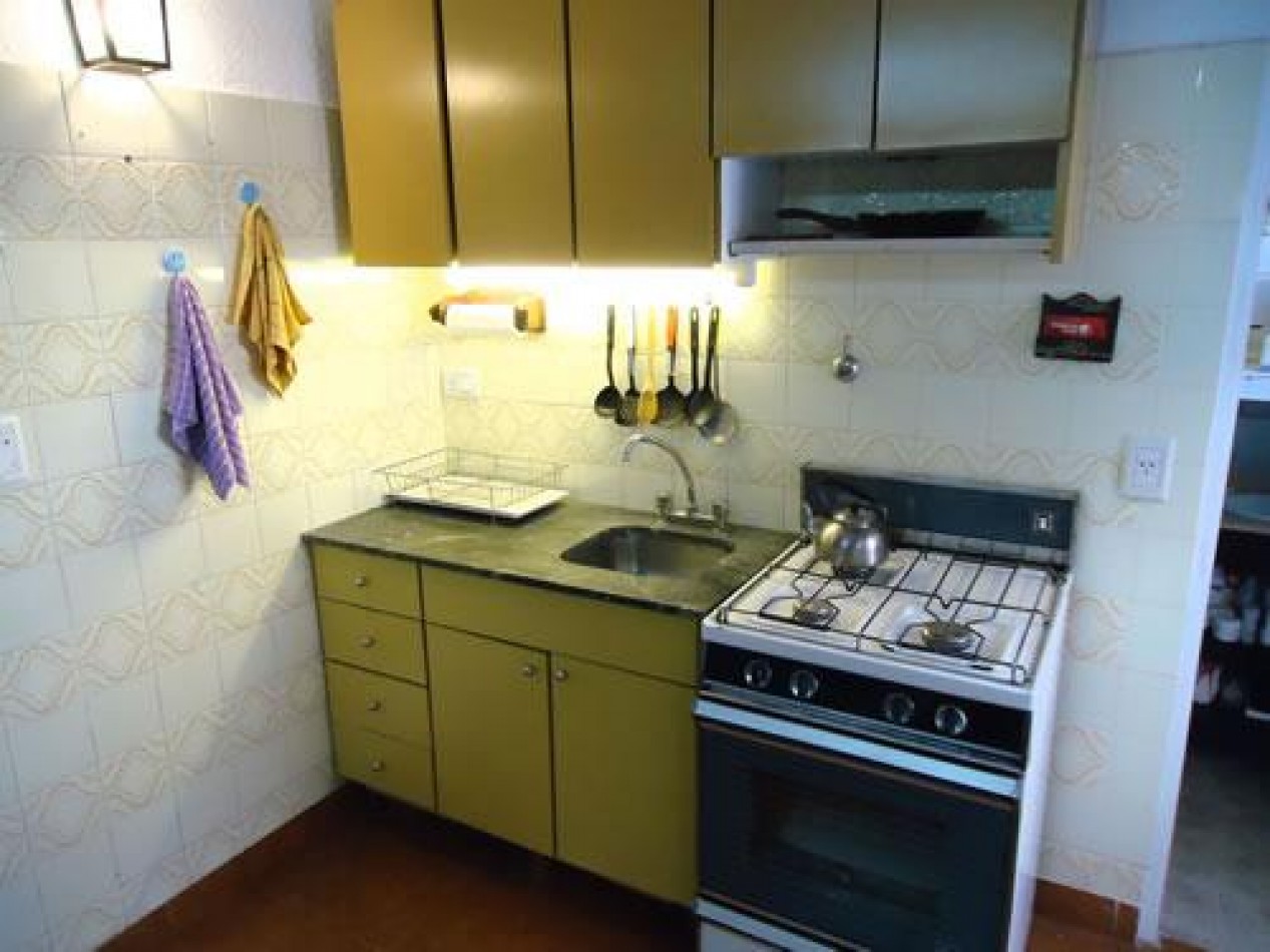 VILLA GESELL (COSTA ATLANTICA) CHALET 4 AMB. AMOBLADO + DEPTO. 2 AMB. A 500 M. DE PLAYA