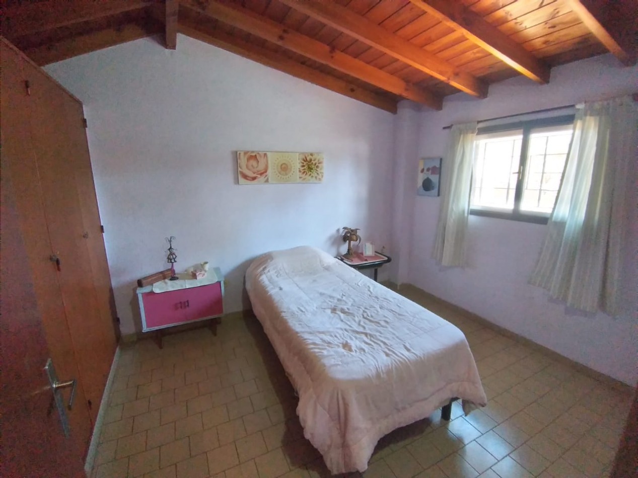 VILLA GESELL (COSTA ATLANTICA) CHALET 4 AMB. AMOBLADO + DEPTO. 2 AMB. A 500 M. DE PLAYA