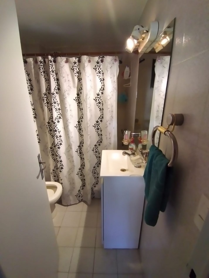 VILLA GESELL (COSTA ATLANTICA) CHALET 4 AMB. AMOBLADO + DEPTO. 2 AMB. A 500 M. DE PLAYA