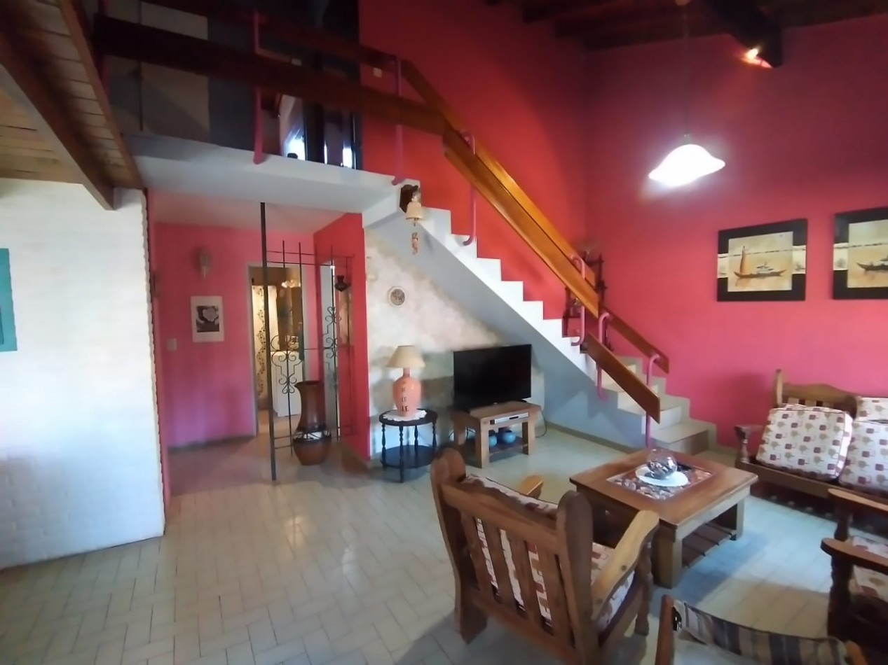 VILLA GESELL (COSTA ATLANTICA) CHALET 4 AMB. AMOBLADO + DEPTO. 2 AMB. A 500 M. DE PLAYA