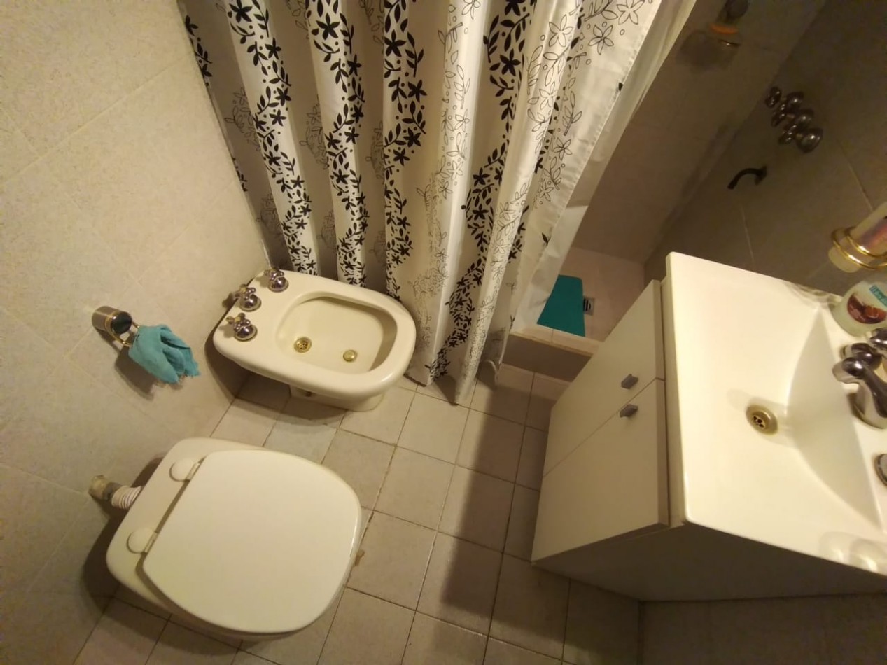 VILLA GESELL (COSTA ATLANTICA) CHALET 4 AMB. AMOBLADO + DEPTO. 2 AMB. A 500 M. DE PLAYA