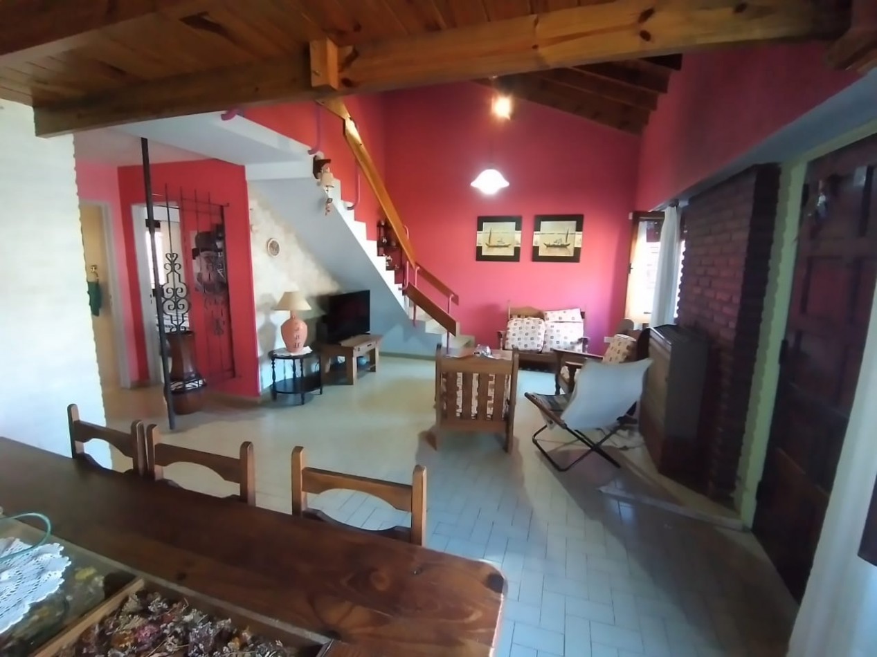 VILLA GESELL (COSTA ATLANTICA) CHALET 4 AMB. AMOBLADO + DEPTO. 2 AMB. A 500 M. DE PLAYA