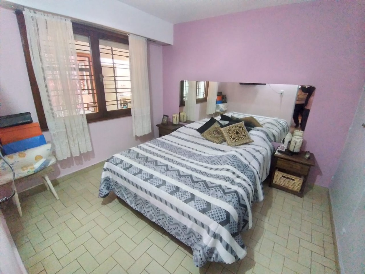 VILLA GESELL (COSTA ATLANTICA) CHALET 4 AMB. AMOBLADO + DEPTO. 2 AMB. A 500 M. DE PLAYA