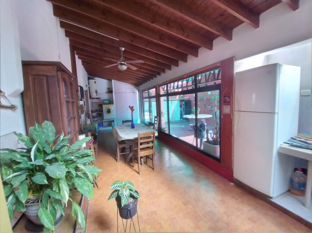 VILLA GESELL (COSTA ATLANTICA) CHALET 4 AMB. AMOBLADO + DEPTO. 2 AMB. A 500 M. DE PLAYA