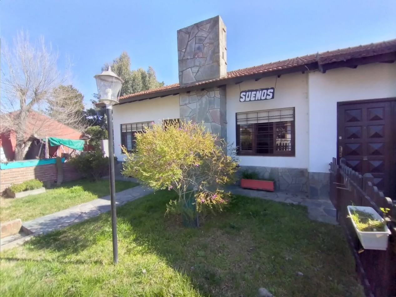 VILLA GESELL (COSTA ATLANTICA) CHALET 4 AMB. AMOBLADO + DEPTO. 2 AMB. A 500 M. DE PLAYA