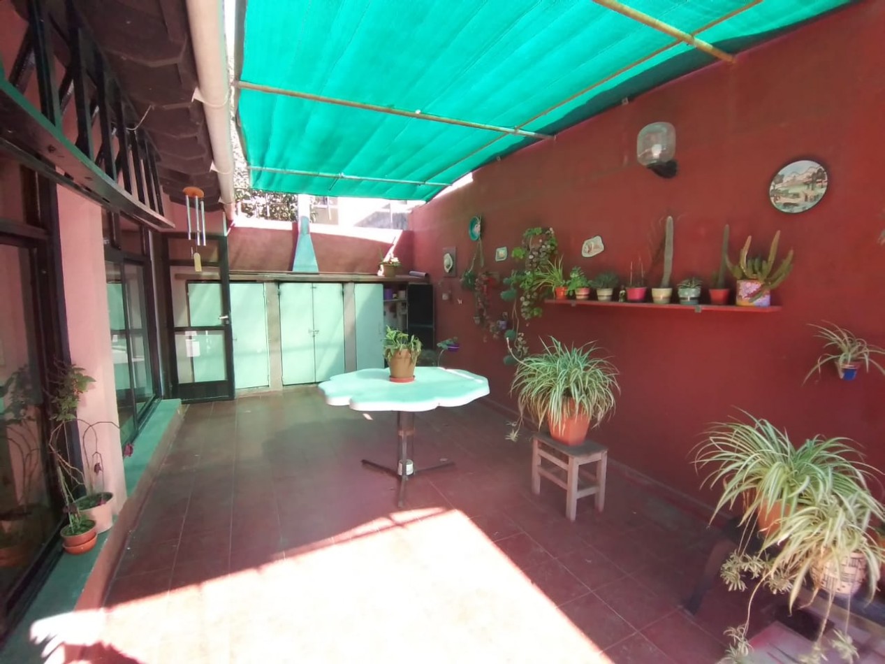 VILLA GESELL (COSTA ATLANTICA) CHALET 4 AMB. AMOBLADO + DEPTO. 2 AMB. A 500 M. DE PLAYA