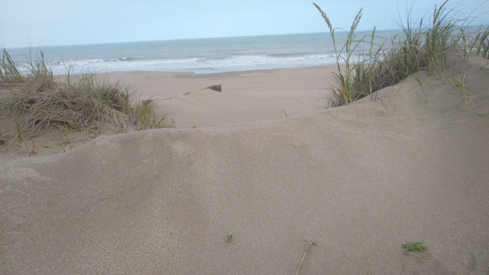 VILLA GESELL (COSTA ATLANTICA) CHALET 4 AMB. AMOBLADO + DEPTO. 2 AMB. A 500 M. DE PLAYA