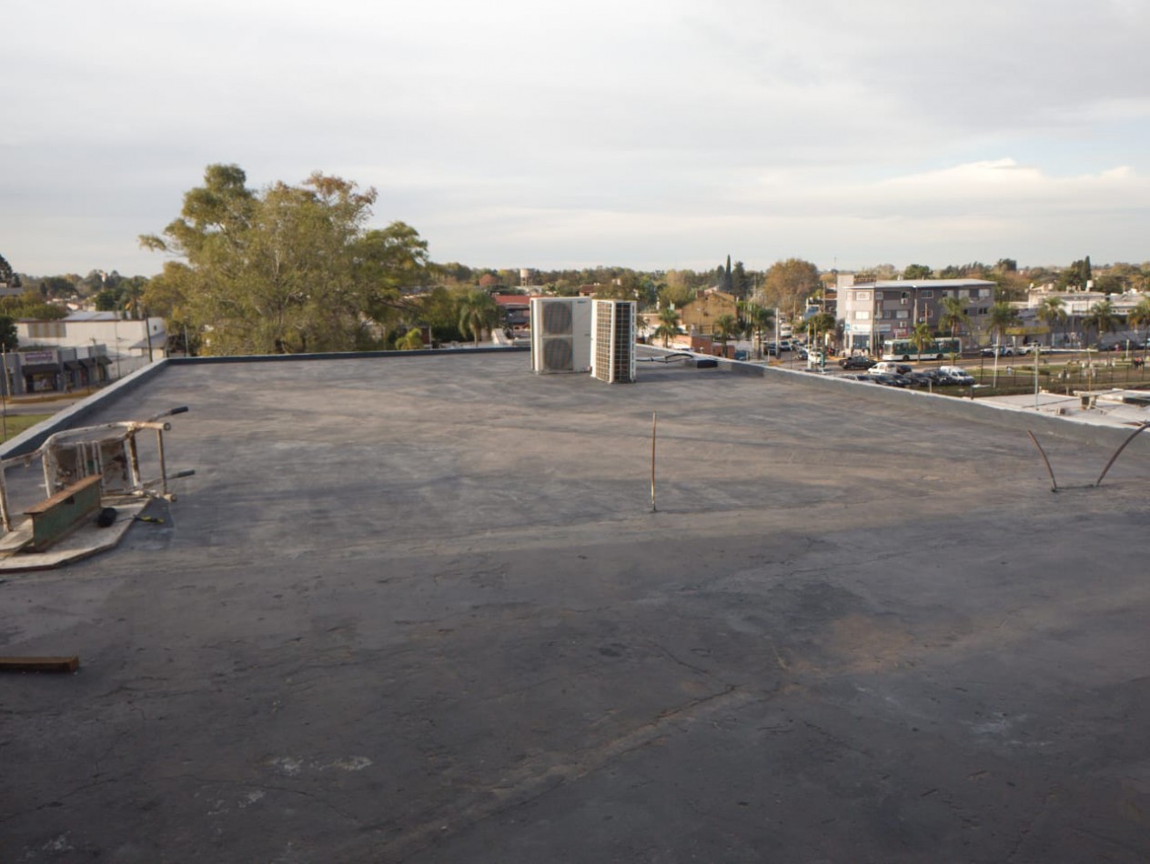 IMPONENTE  PROPIEDAD  LOSA  1300 M2.  3 PLANTAS C/ASCENSOR  (CTRO. LOS POLVORINES) 