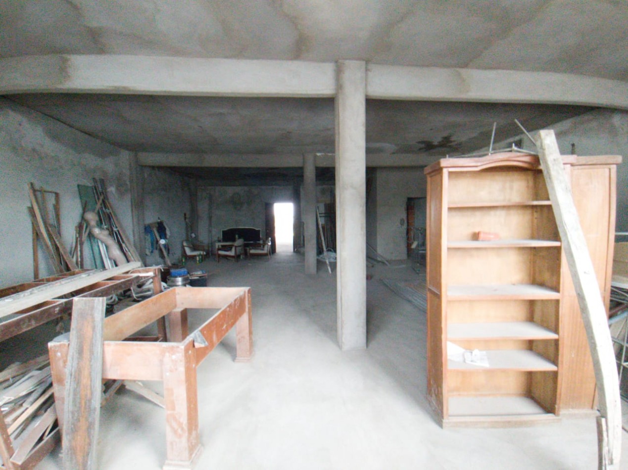 IMPONENTE  PROPIEDAD  LOSA  1300 M2.  3 PLANTAS C/ASCENSOR  (CTRO. LOS POLVORINES) 