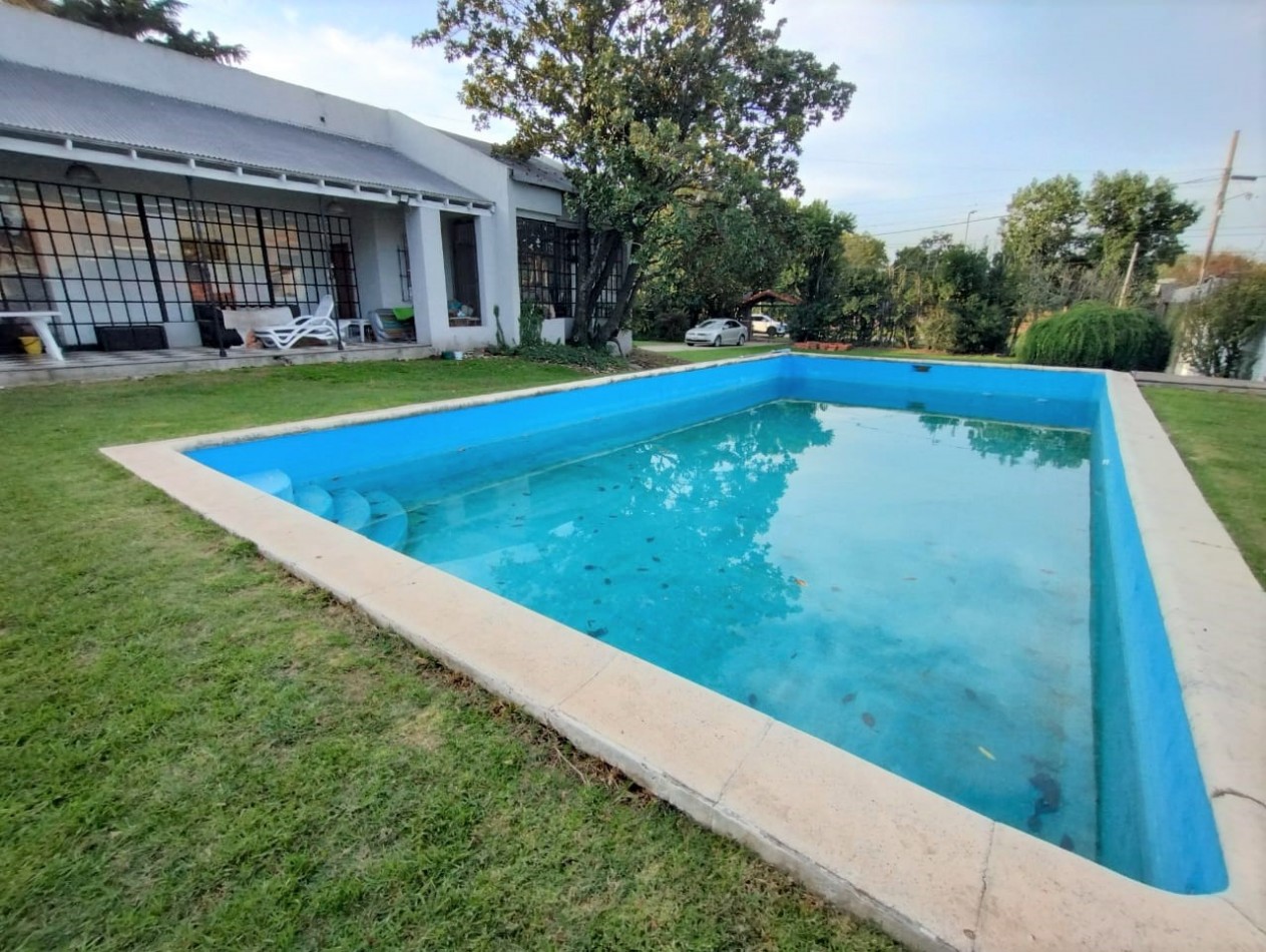 CASA   5 AMB.  1.663  M2. C/PISCINA (DON TORCUATO) 