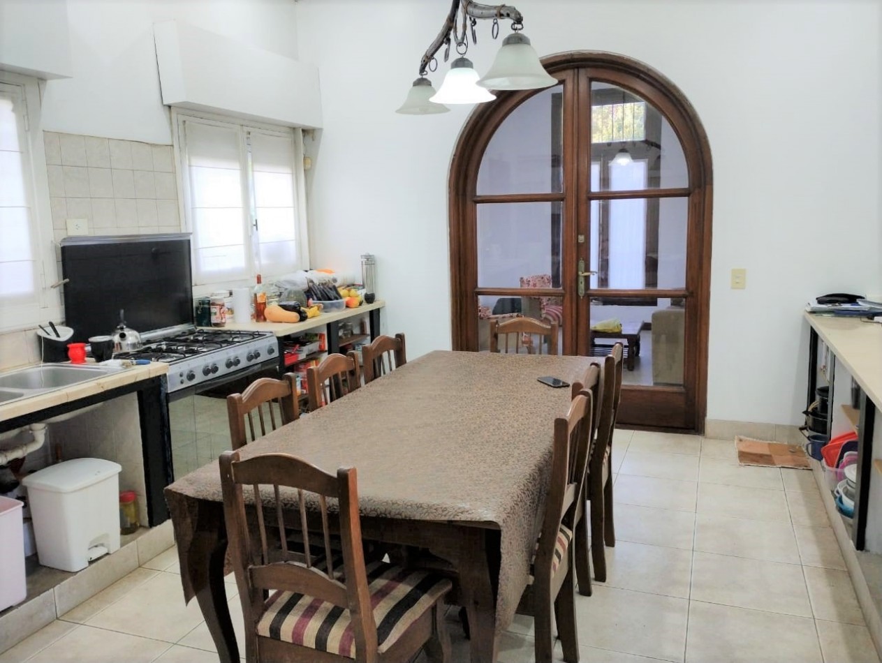 CASA   5 AMB.  1.663  M2. C/PISCINA (DON TORCUATO) 