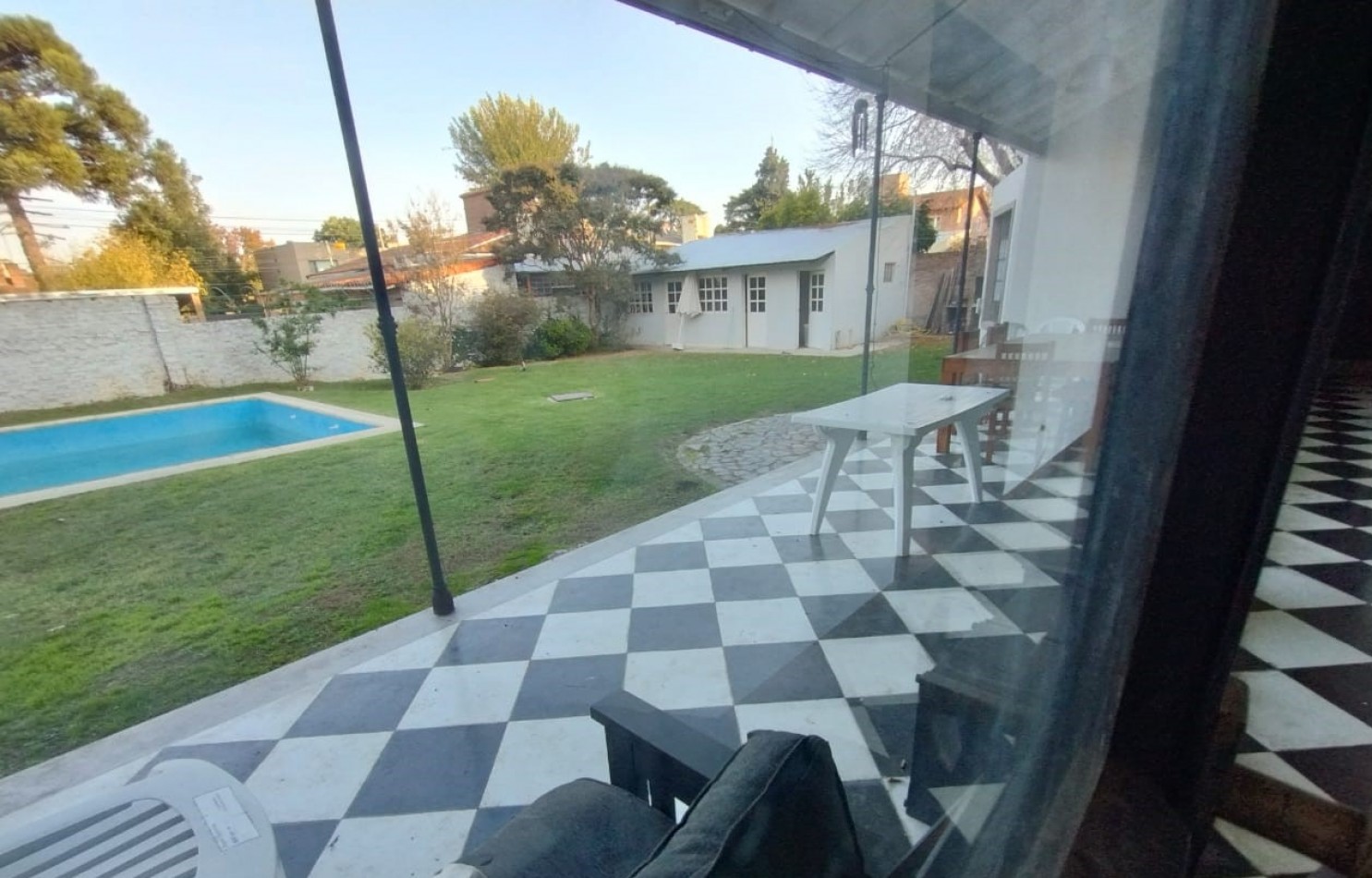 CASA   5 AMB.  1.663  M2. C/PISCINA (DON TORCUATO) 