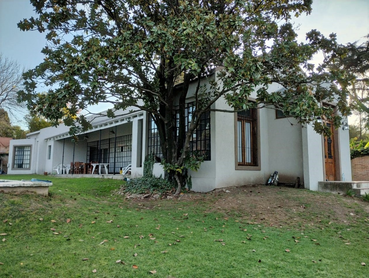 CASA   5 AMB.  1.663  M2. C/PISCINA (DON TORCUATO) 