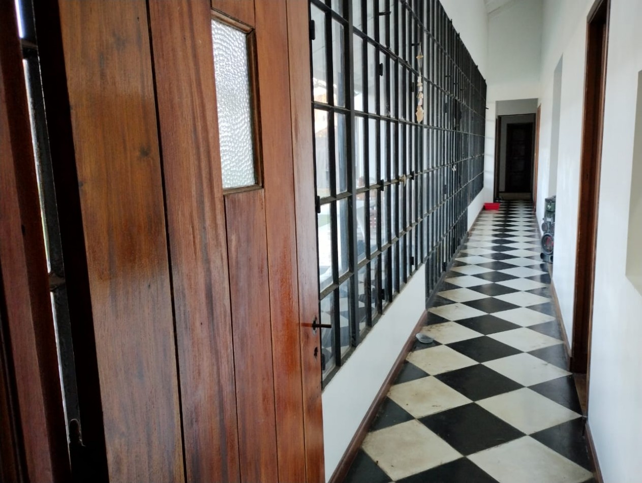 CASA   5 AMB.  1.663  M2. C/PISCINA (DON TORCUATO) 