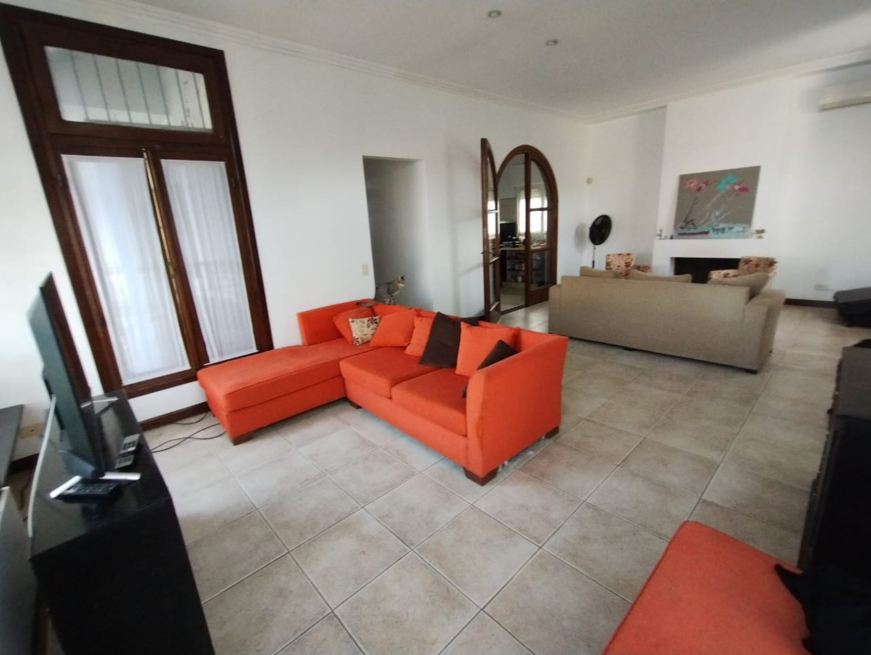 CASA   5 AMB.  1.663  M2. C/PISCINA (DON TORCUATO) 