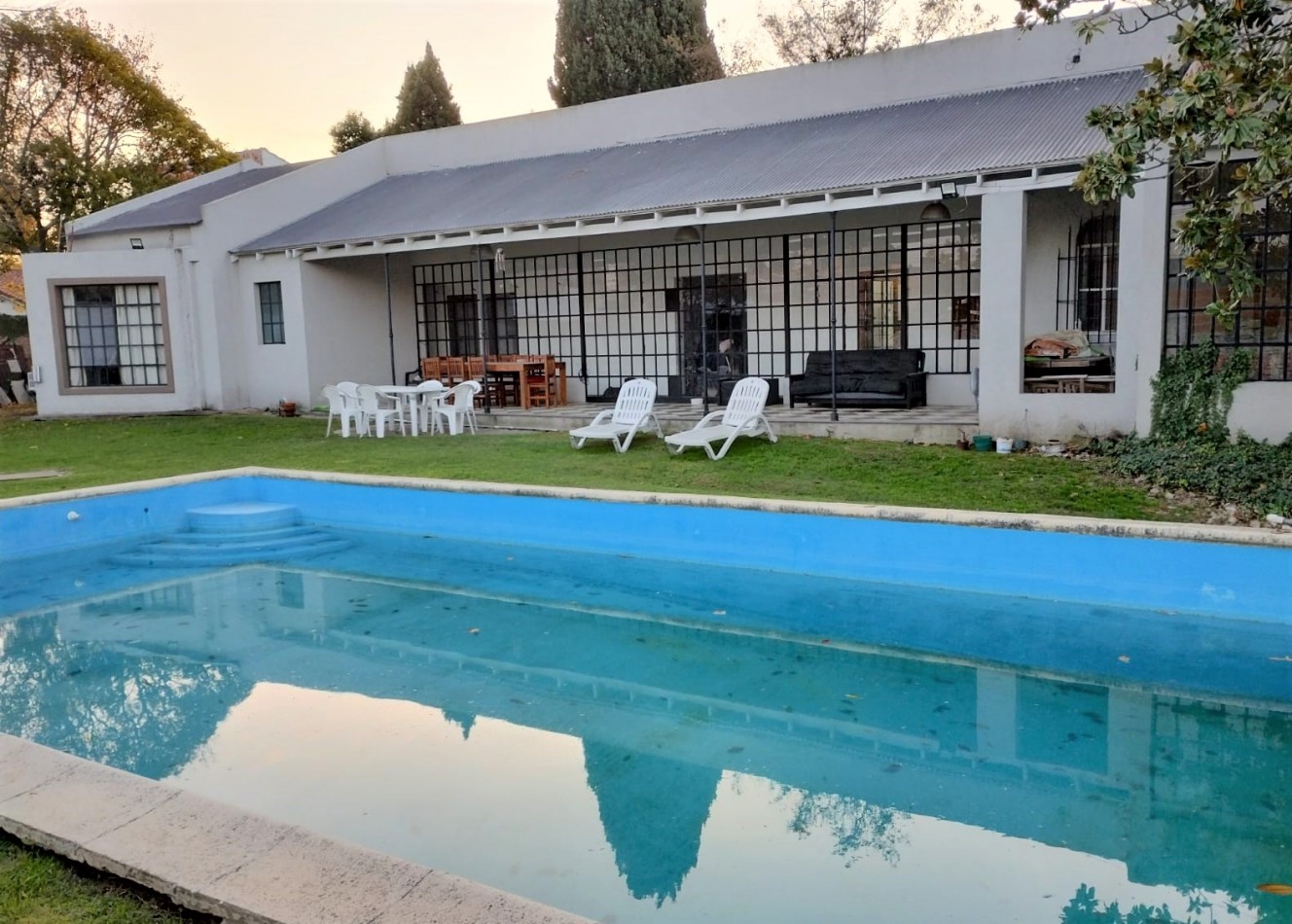 CASA   5 AMB.  1.663  M2. C/PISCINA (DON TORCUATO) 
