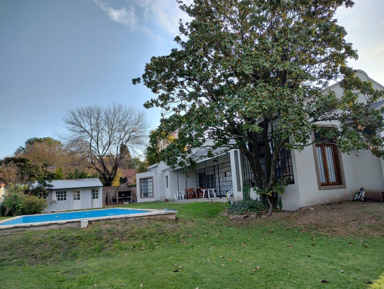 CASA   5 AMB.  1.663  M2. C/PISCINA (DON TORCUATO) 