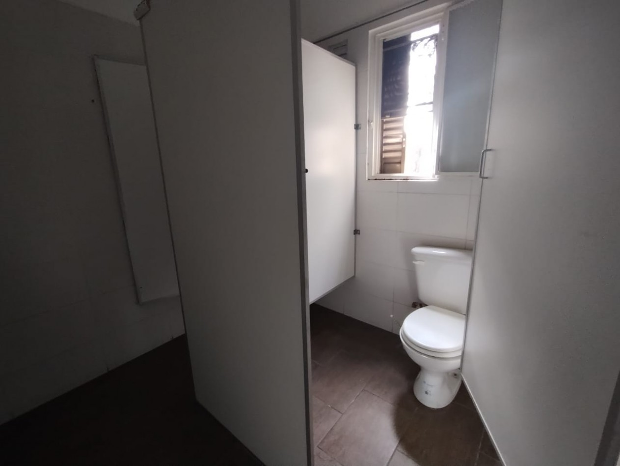 PREDIO UNICO!!!  (SAN MIGUEL CTRO.) LOCAL  451 M2. CON DEPOSITO PLANTA ALTA  250 M2.