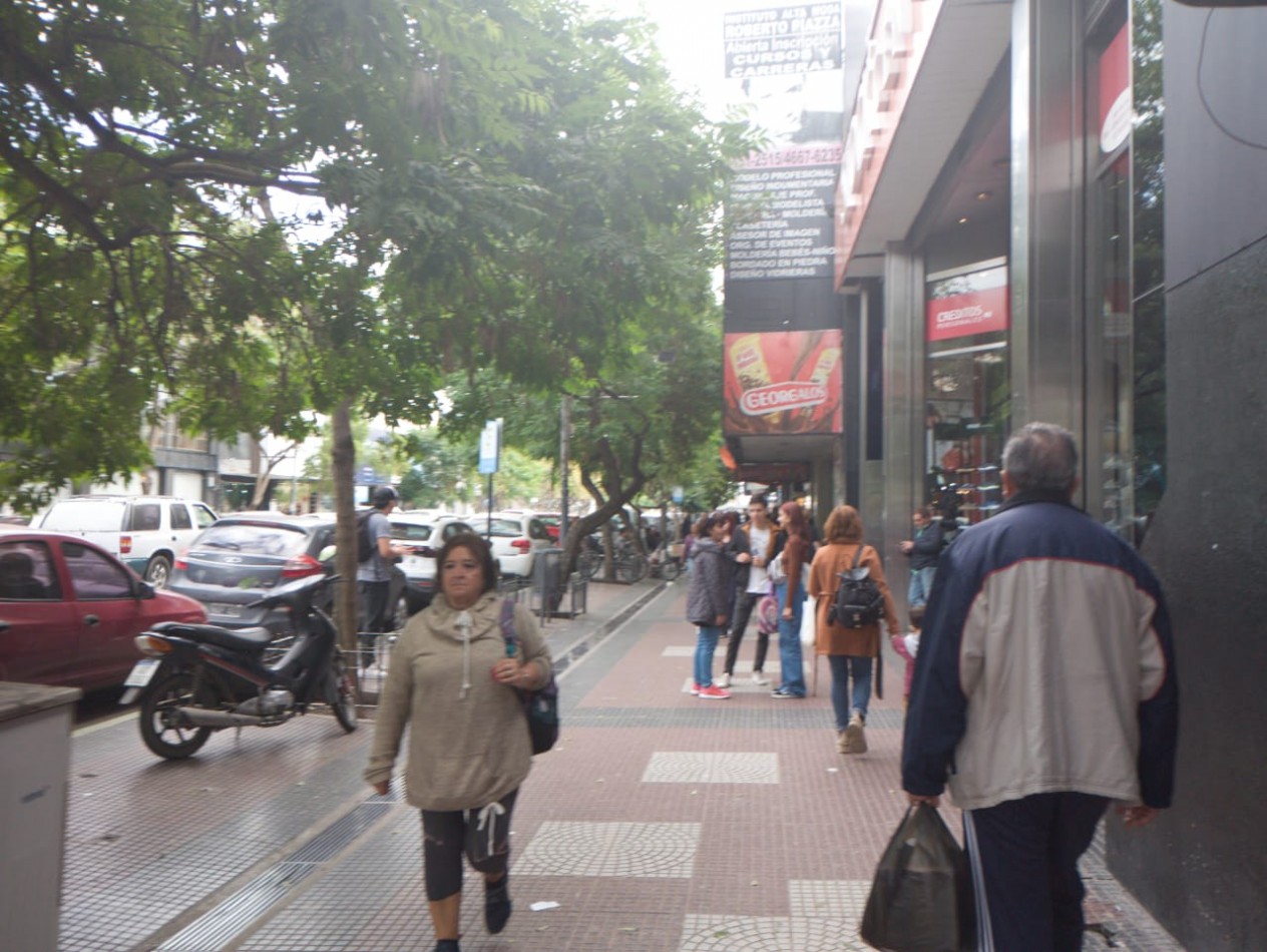 PREDIO UNICO!!!  (SAN MIGUEL CTRO.) LOCAL  451 M2. CON DEPOSITO PLANTA ALTA  250 M2.