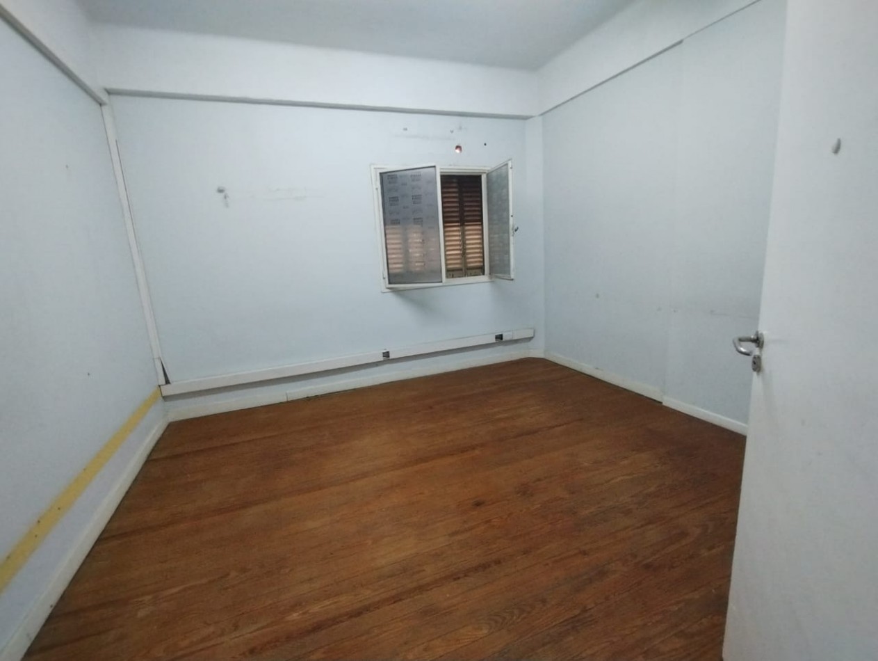 PREDIO UNICO!!!  (SAN MIGUEL CTRO.) LOCAL  451 M2. CON DEPOSITO PLANTA ALTA  250 M2.