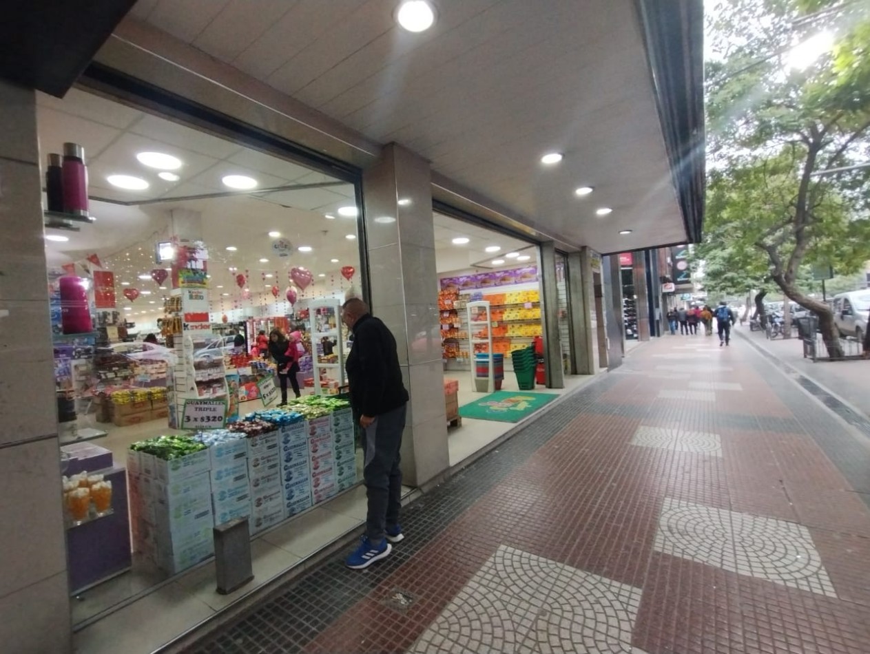 PREDIO UNICO!!!  (SAN MIGUEL CTRO.) LOCAL  451 M2. CON DEPOSITO PLANTA ALTA  250 M2.