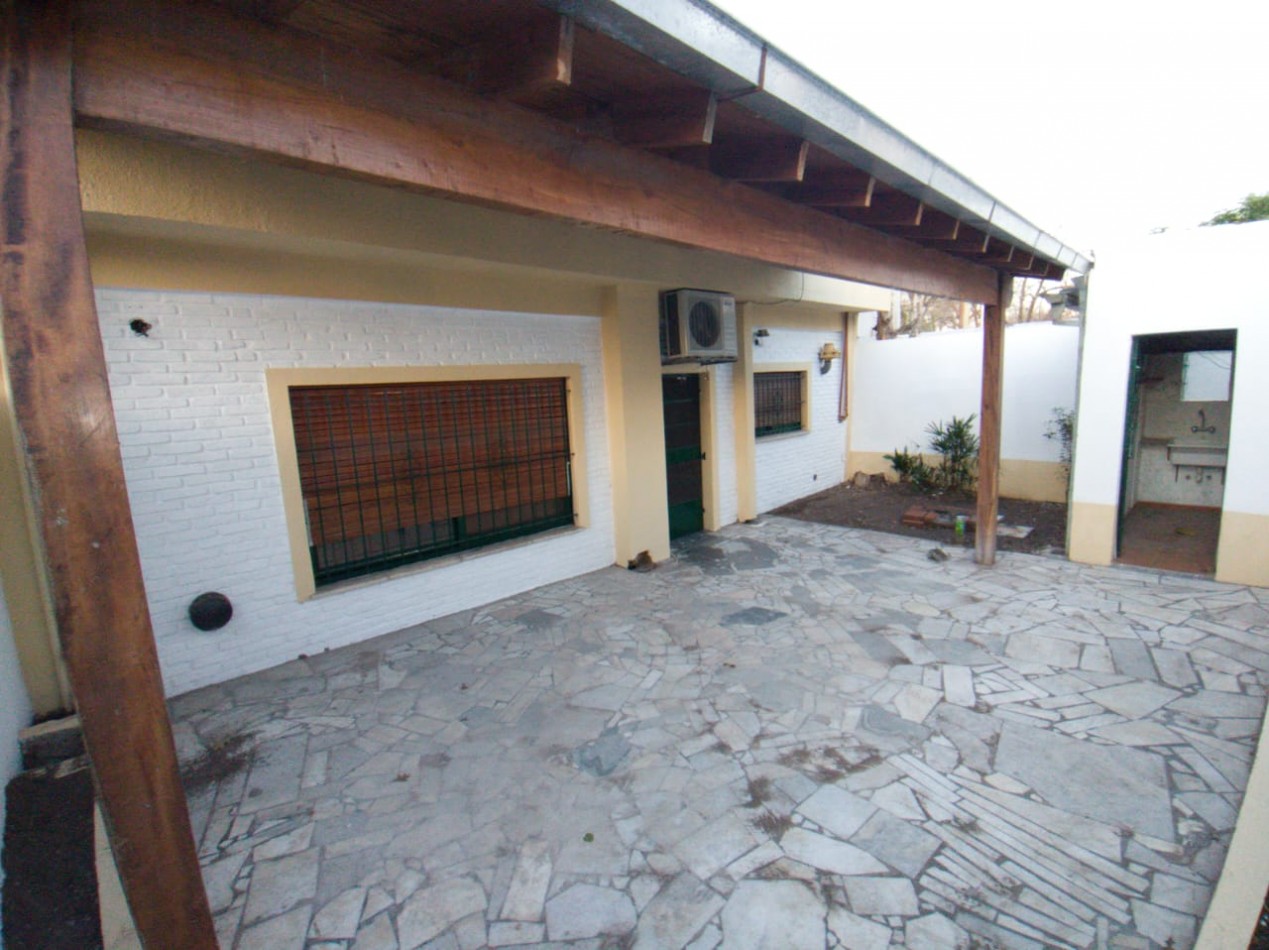 CHALET 3 AMB. GARAGE  2 VEHICULOS/ PATIO