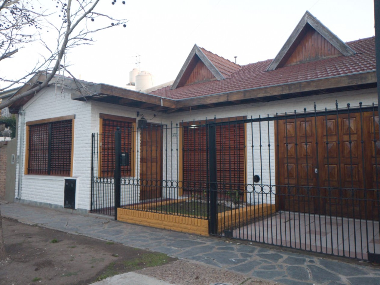 CHALET 3 AMB. GARAGE  2 VEHICULOS/ PATIO