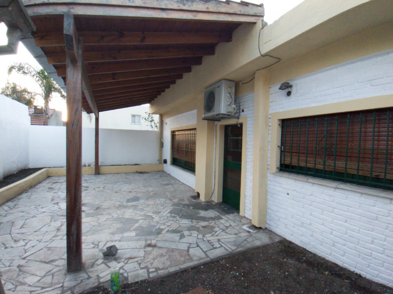 CHALET 3 AMB. GARAGE  2 VEHICULOS/ PATIO