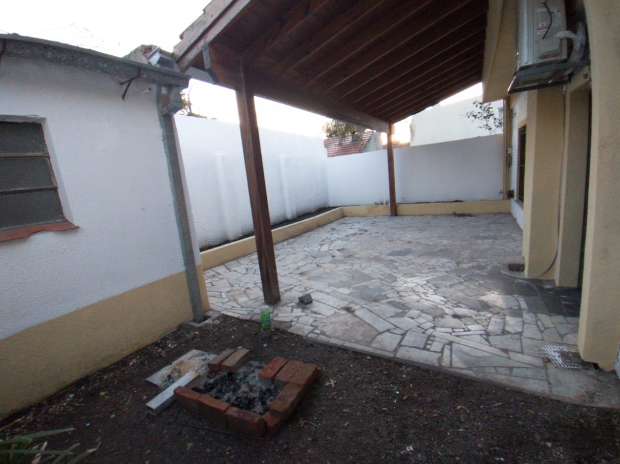 CHALET 3 AMB. GARAGE  2 VEHICULOS/ PATIO