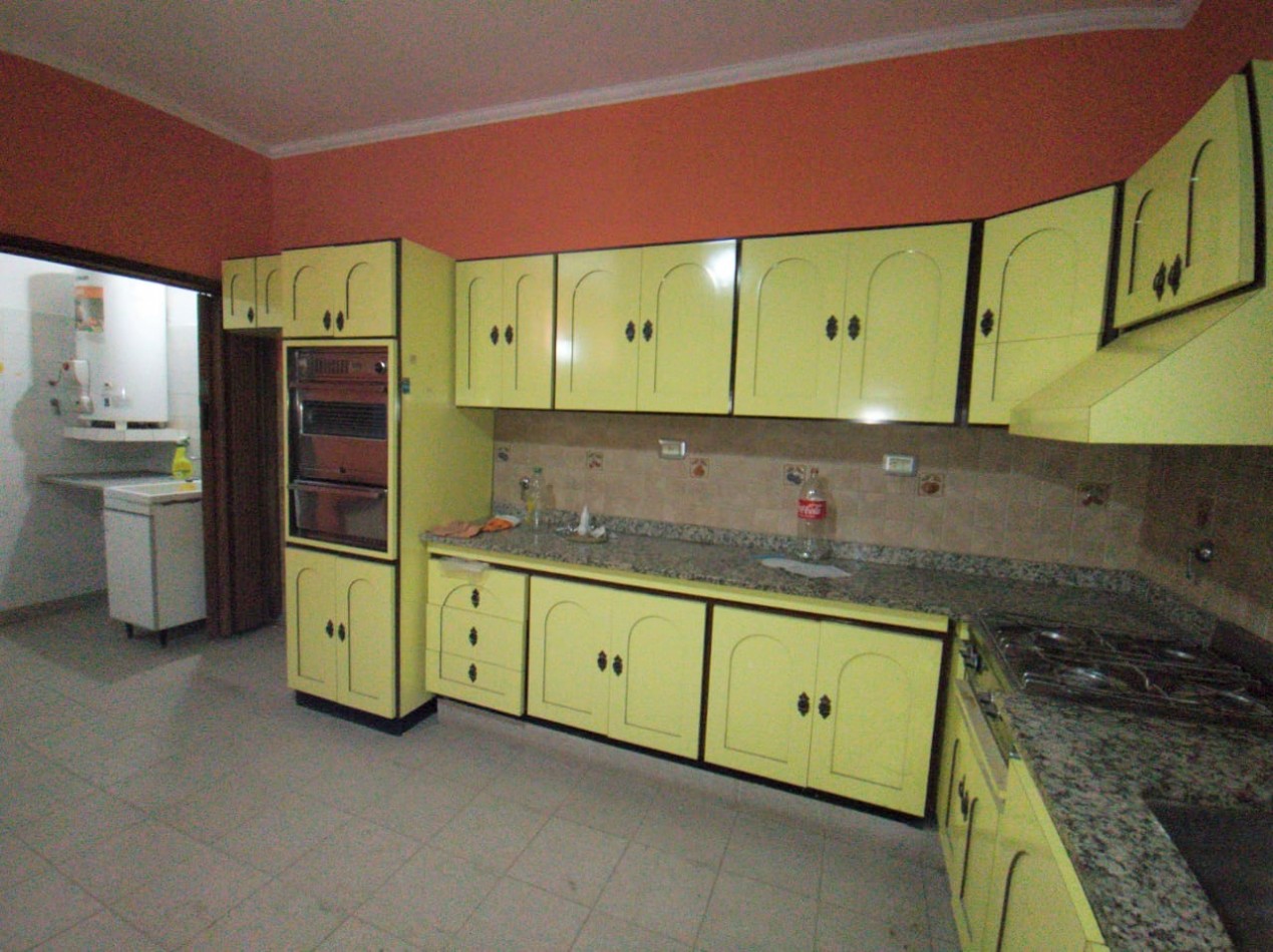 CHALET 3 AMB. GARAGE  2 VEHICULOS/ PATIO