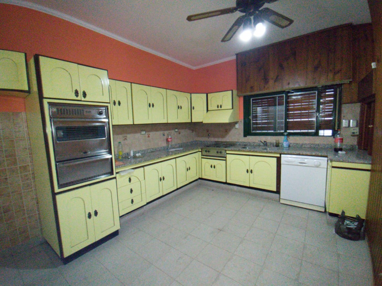 CHALET 3 AMB. GARAGE  2 VEHICULOS/ PATIO