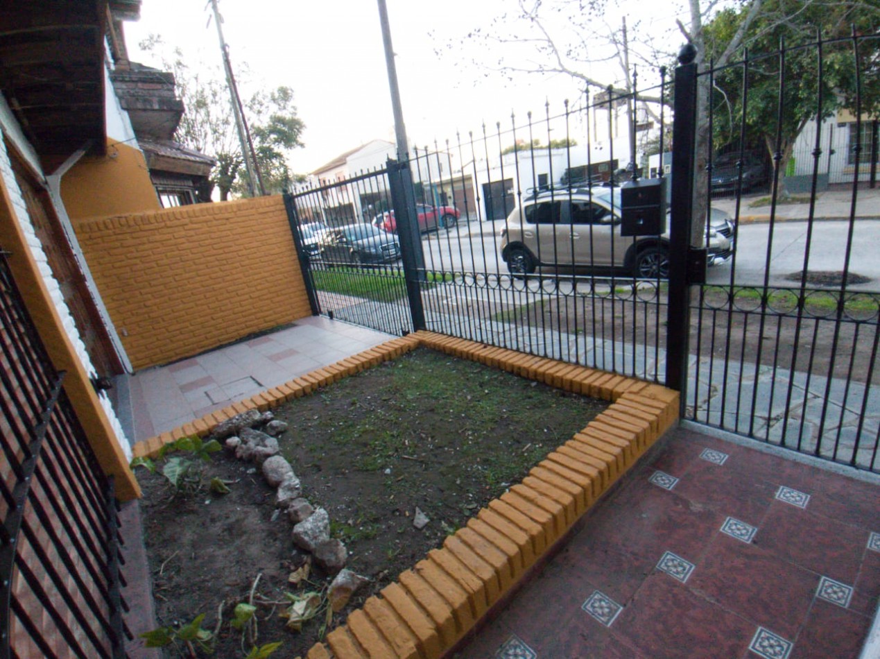 CHALET 3 AMB. GARAGE  2 VEHICULOS/ PATIO