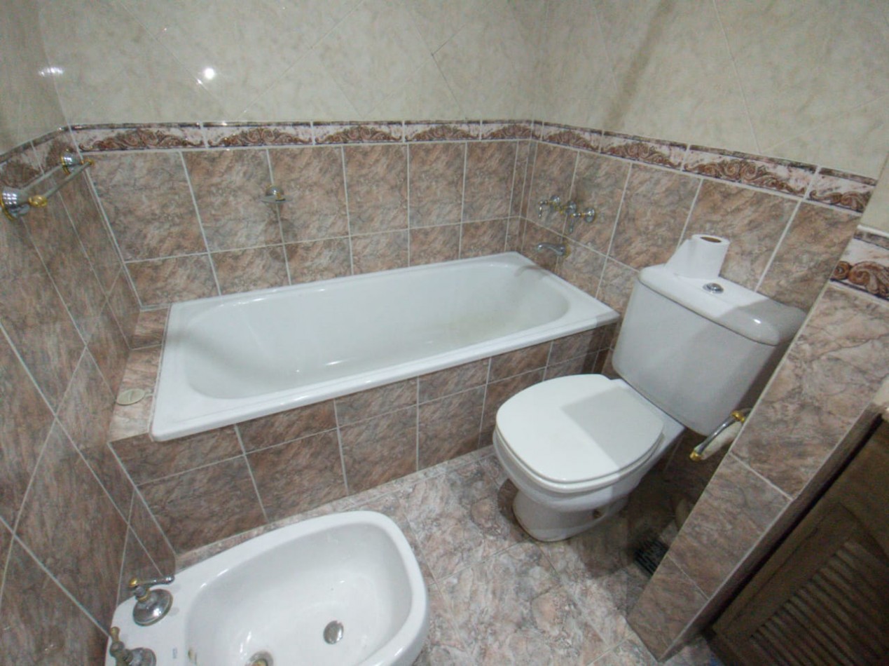 CHALET 3 AMB. GARAGE  2 VEHICULOS/ PATIO