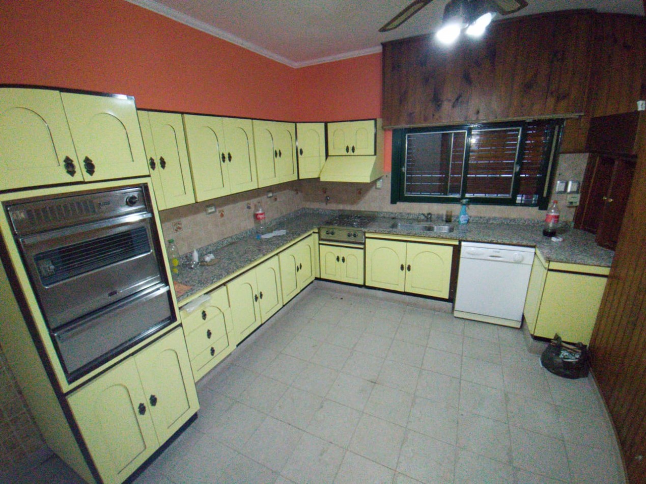 CHALET 3 AMB. GARAGE  2 VEHICULOS/ PATIO