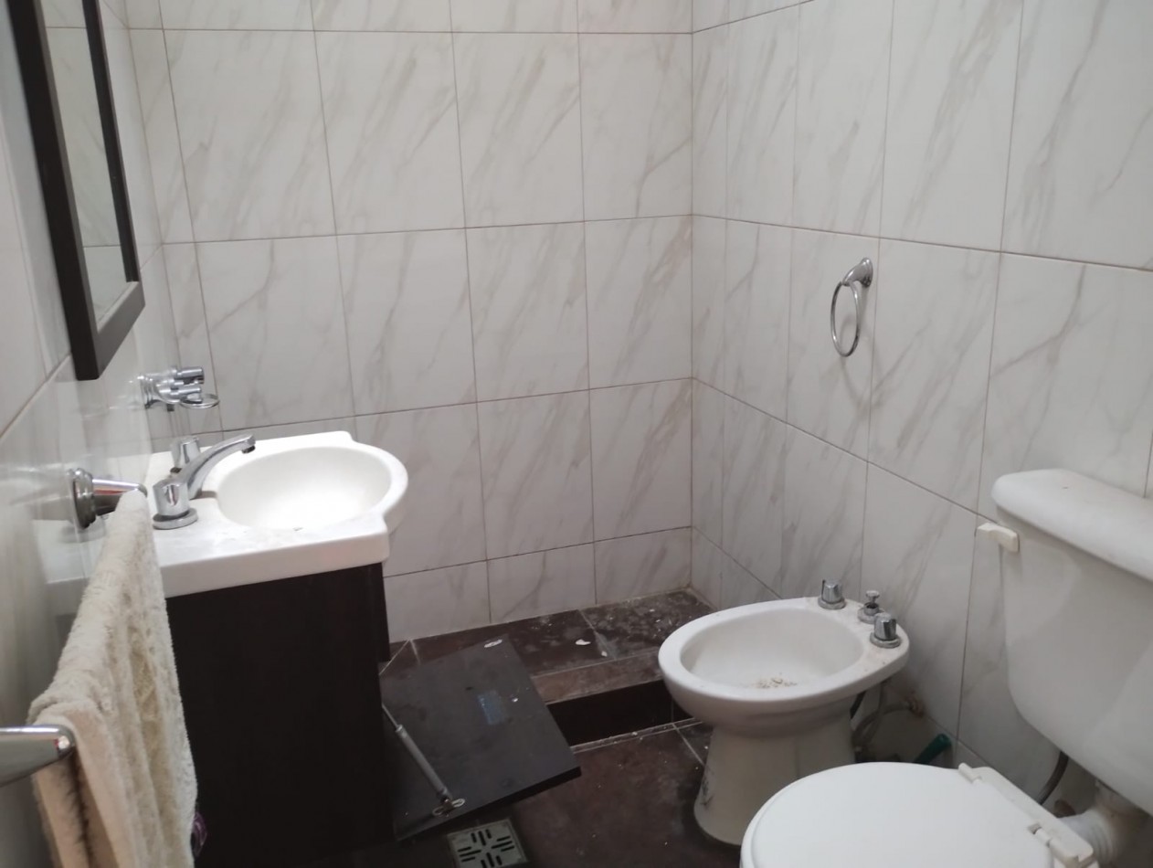 CASA AMERICANA 3 AMB. C/ENTRADA DE VEHICULO