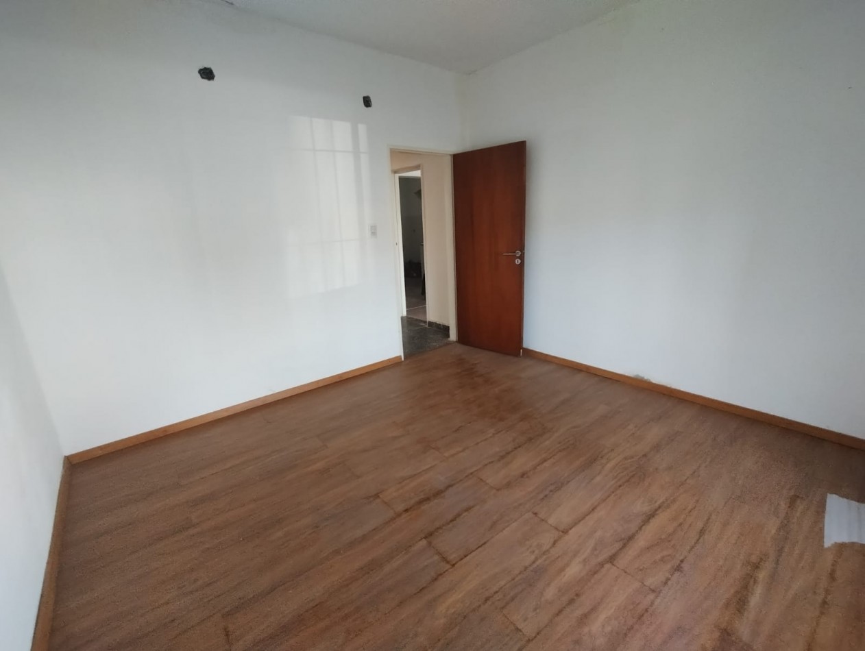 CASA AMERICANA 3 AMB. C/ENTRADA DE VEHICULO