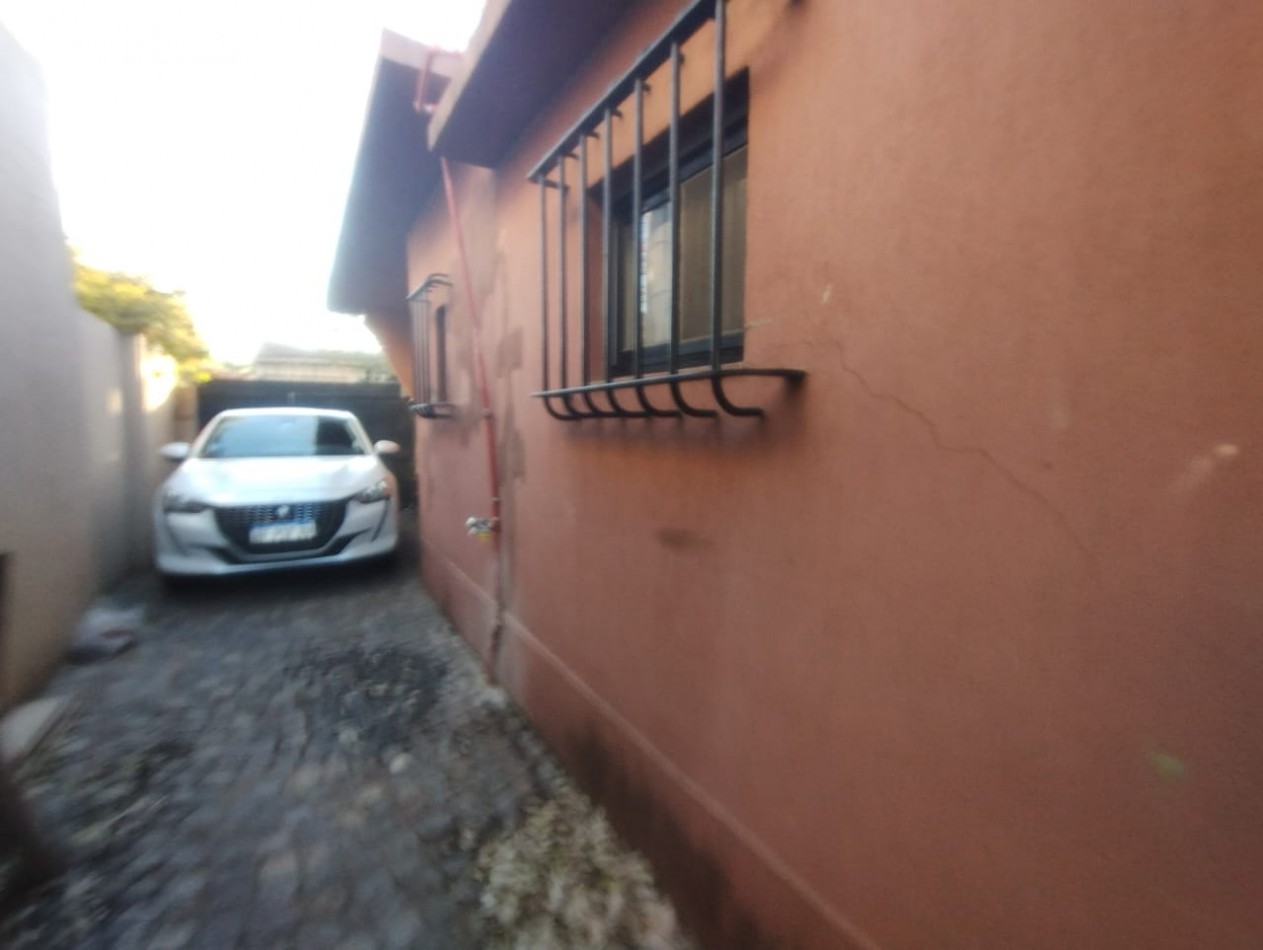 CASA 4 AMB.  JARDIN Y COCHERA   ( DON TORCUATO)