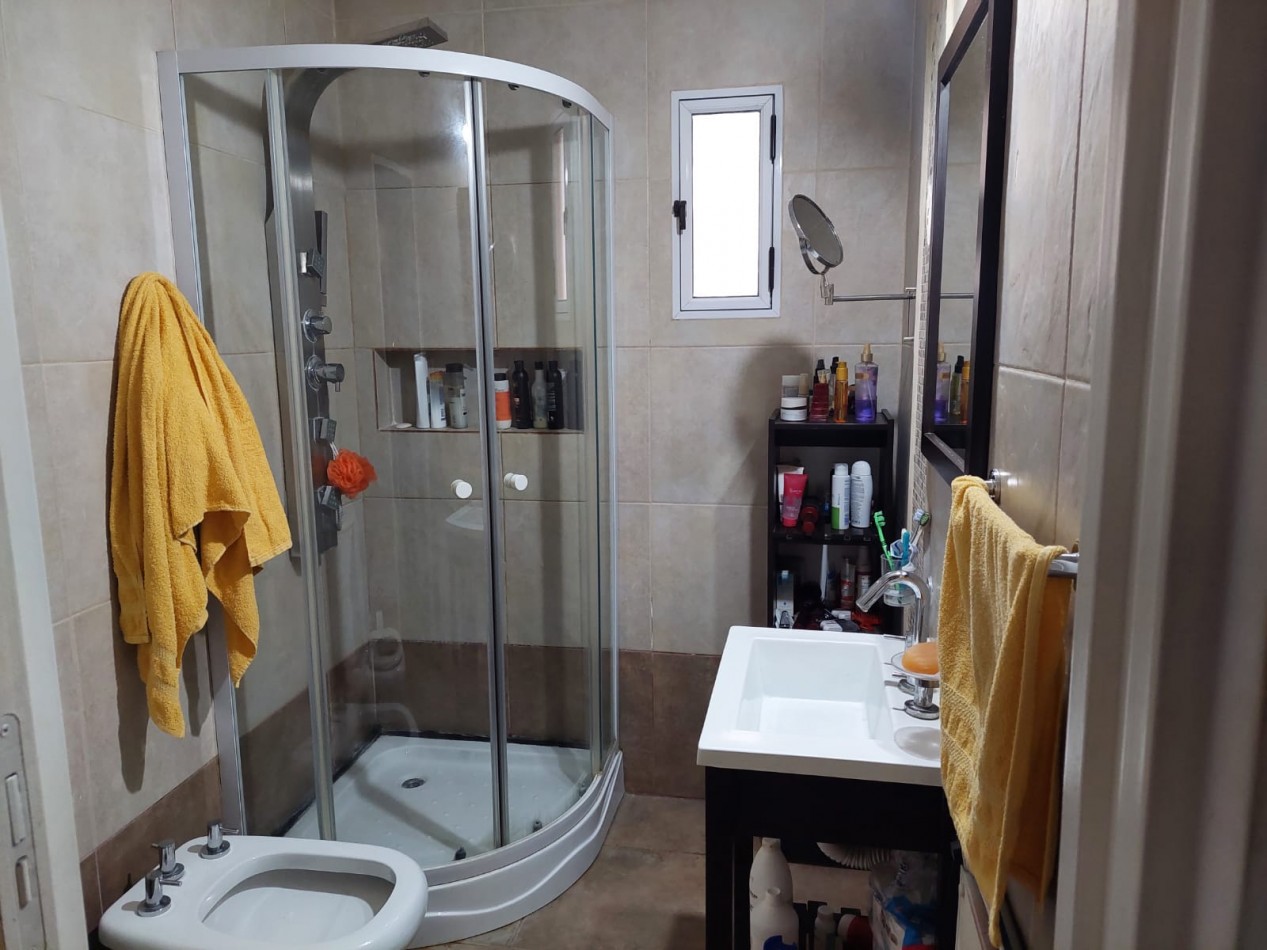 CASA 4 AMB.  JARDIN Y COCHERA   ( DON TORCUATO)