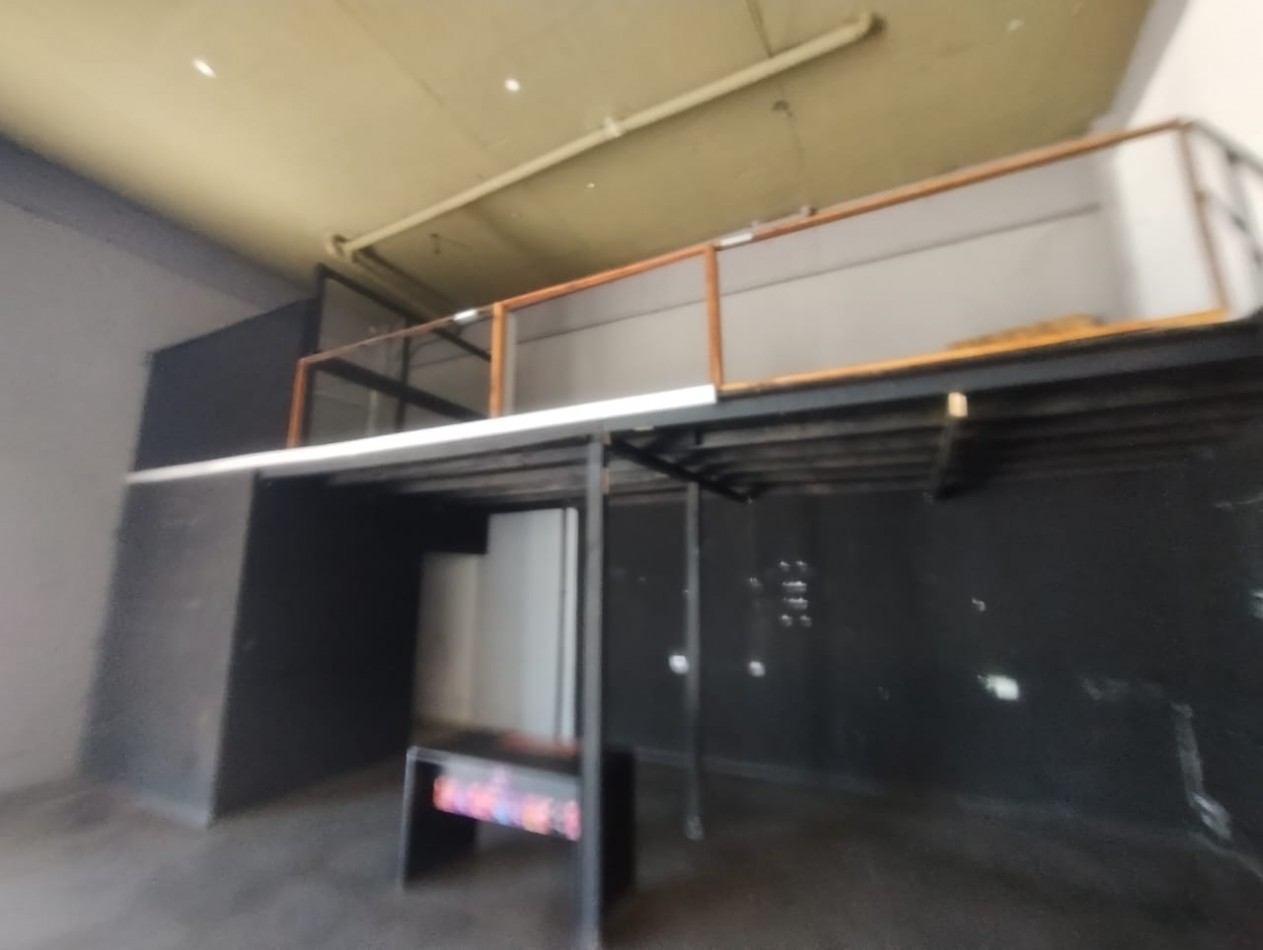 LOCAL ESQUINA  200 M2 C/ ENTREPISO (SOBRE RUTA NAC. 197)