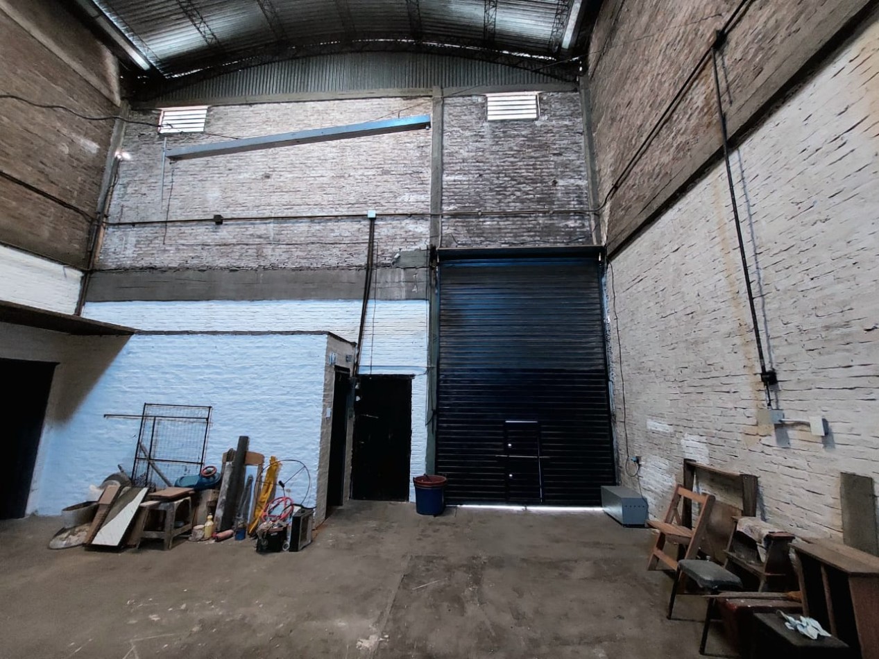 GALPON 150 M2  +  fondo libre 150 M2. C/ ENTRADA DE CAMION