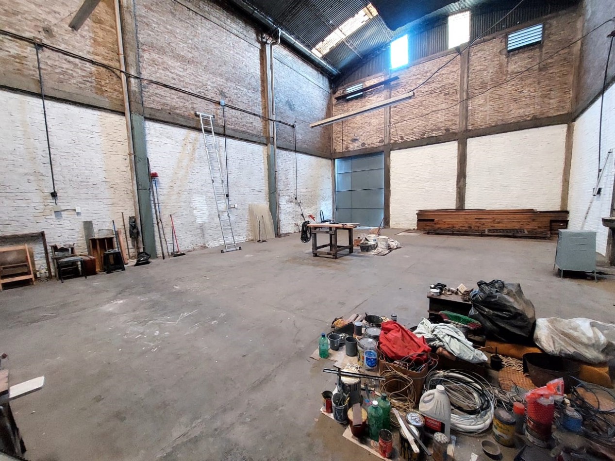 GALPON 150 M2  +  fondo libre 150 M2. C/ ENTRADA DE CAMION