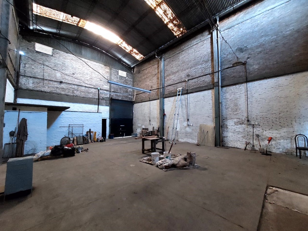 GALPON 150 M2  +  fondo libre 150 M2. C/ ENTRADA DE CAMION