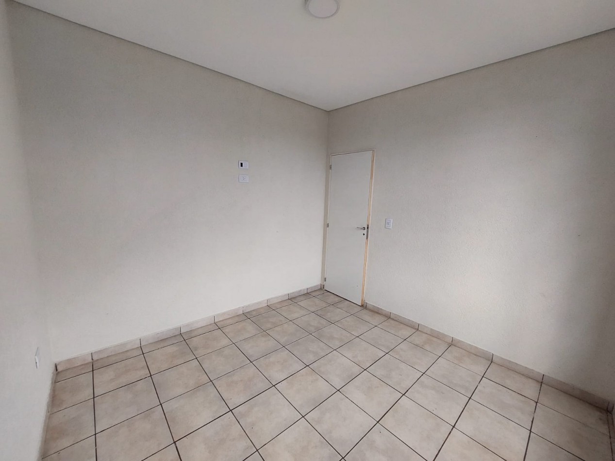 DEPARTAMENTO 3 AMB. CONTRA FRENTE  C/ ENTRADA DE AUTO