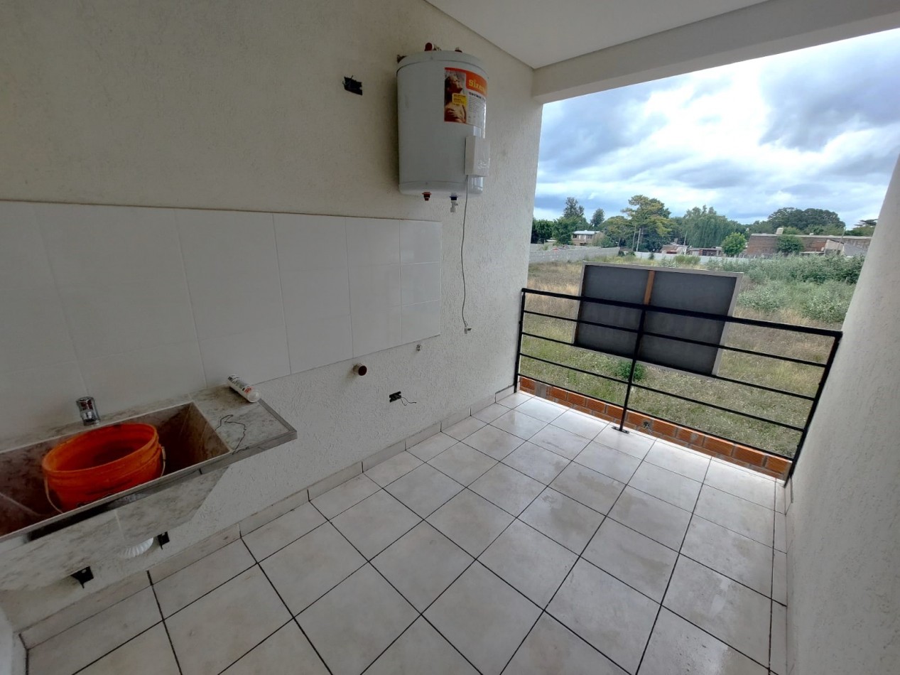 DEPARTAMENTO 3 AMB. CONTRA FRENTE  C/ ENTRADA DE AUTO