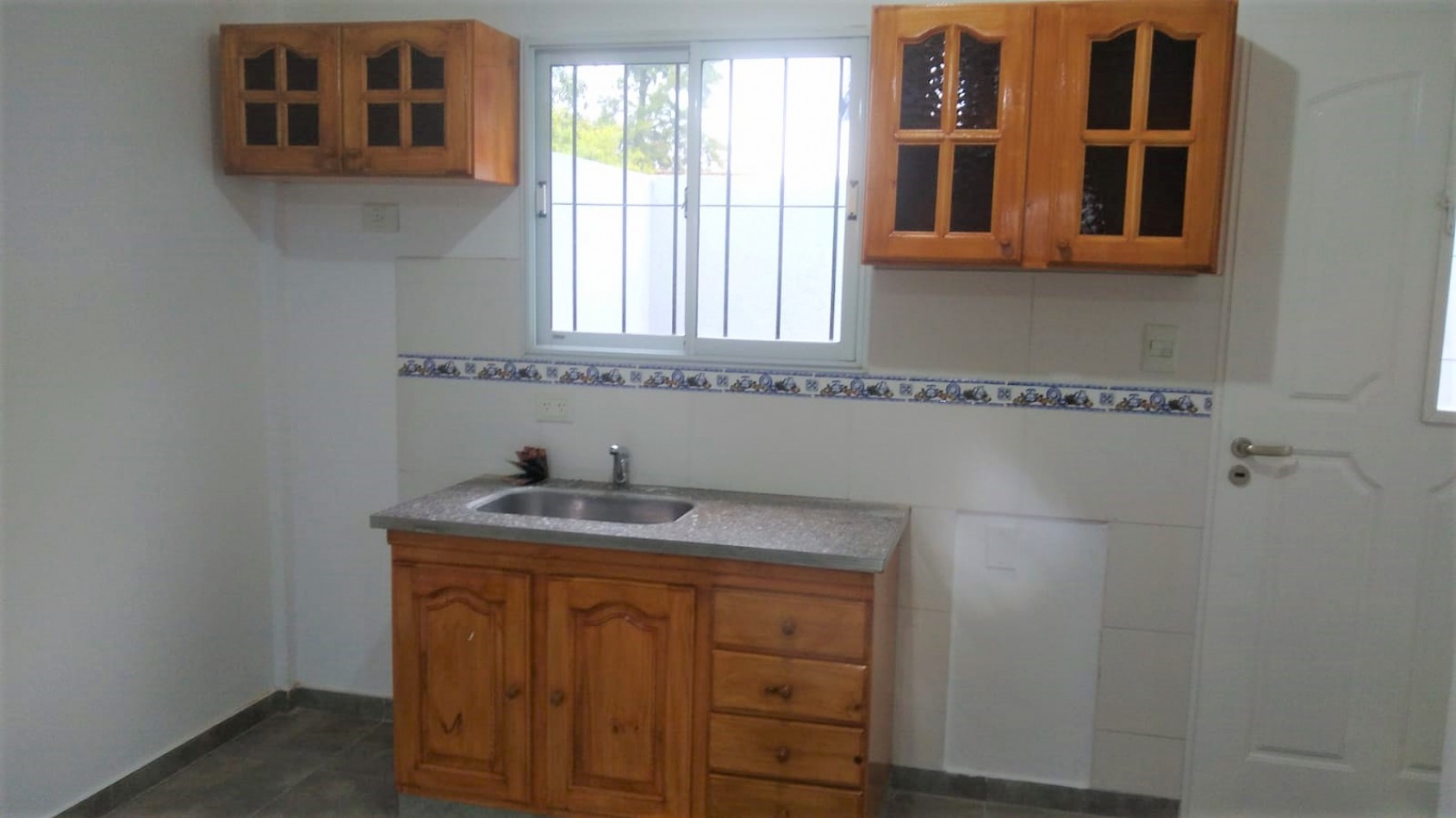 DUPLEX DE 3 AMB. C/ ENTRADA DE AUTO Y PATIO