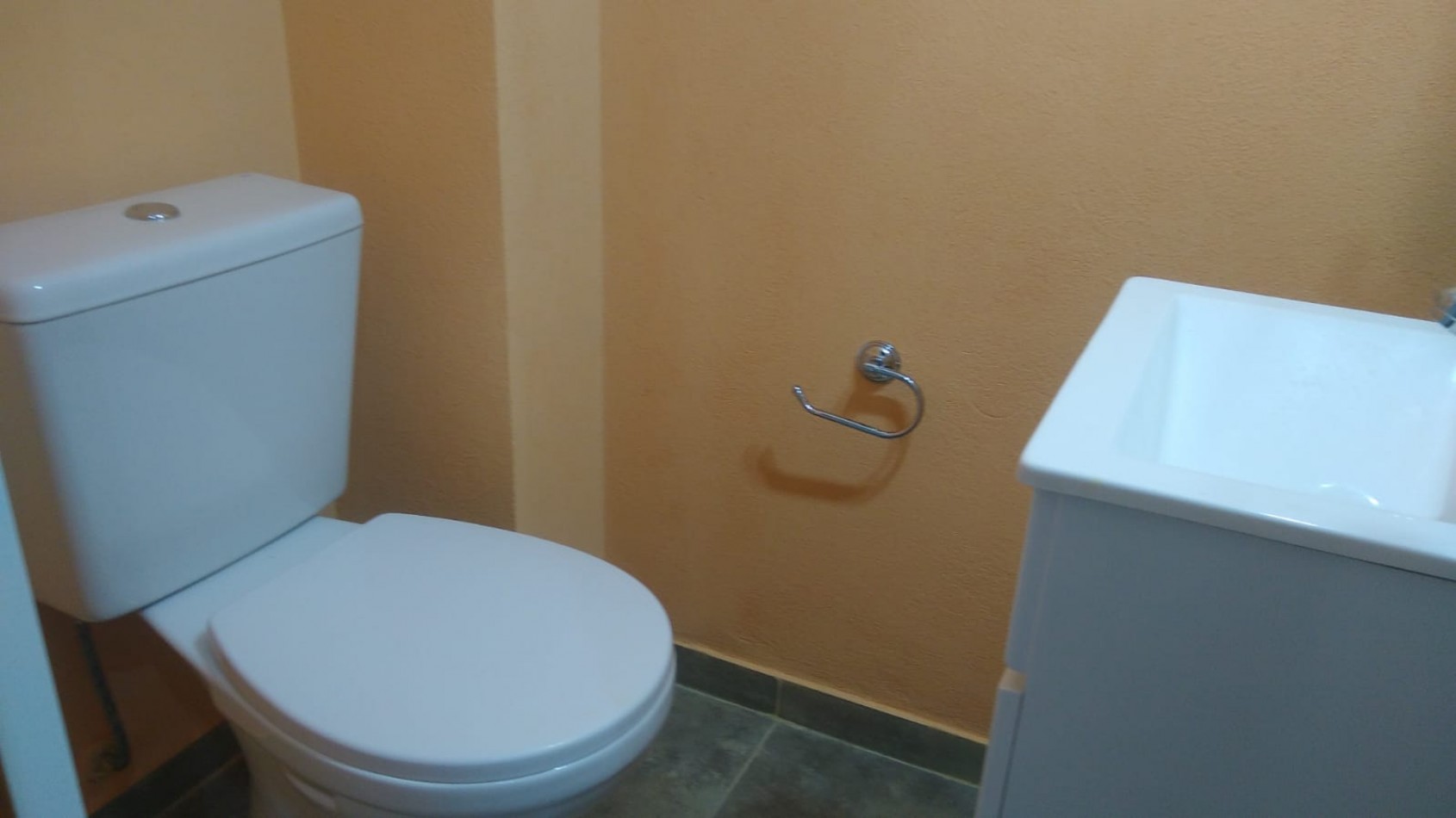 DUPLEX DE 3 AMB. C/ ENTRADA DE AUTO Y PATIO