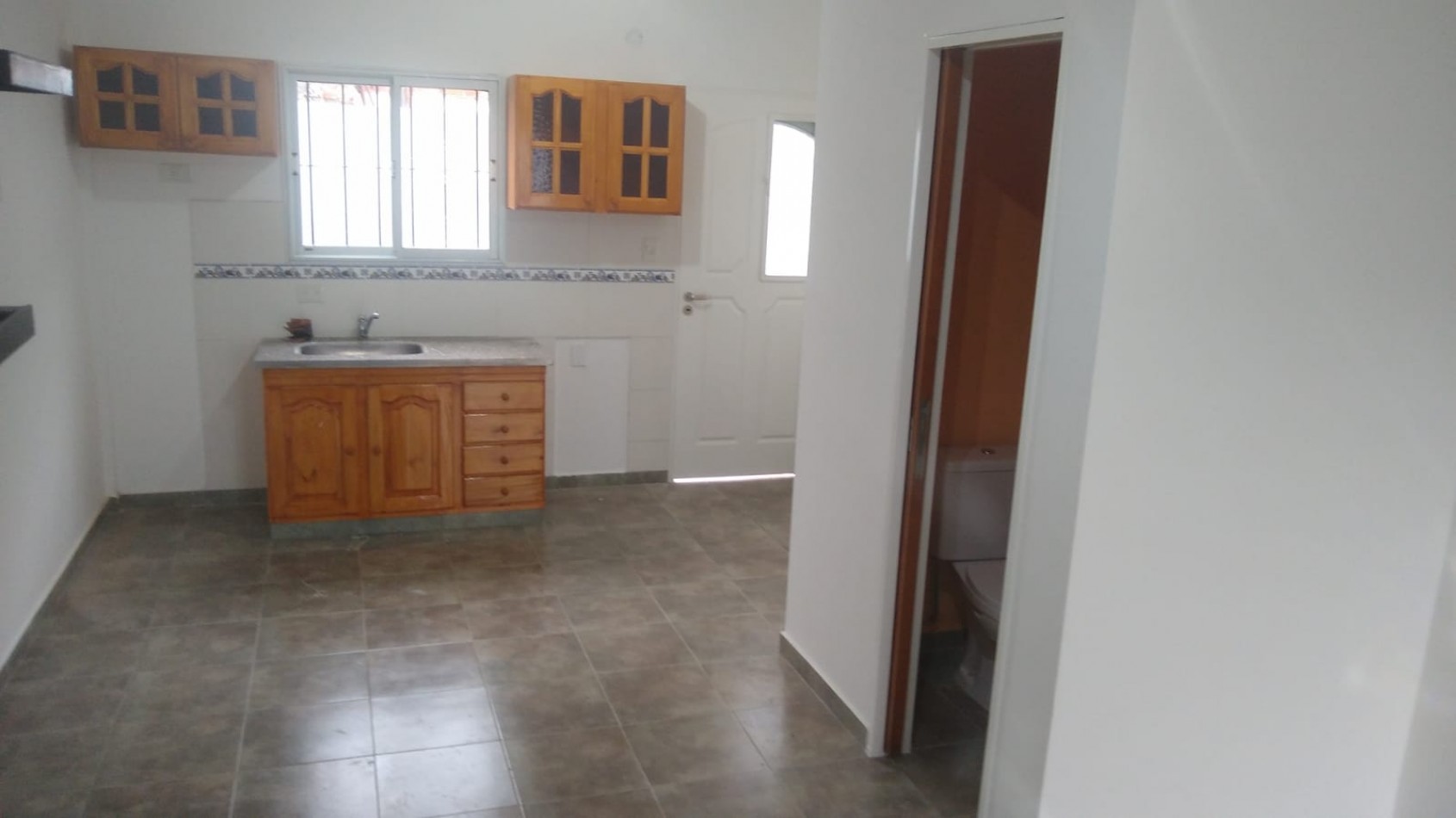 DUPLEX 3 AMB.  C/PATIO Y ENTRADA DE AUTO