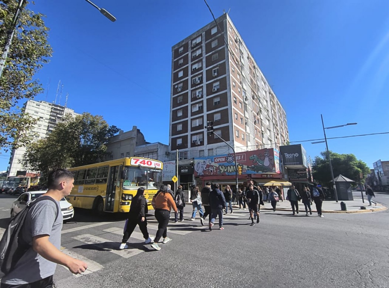 DEPARTAMENTO 4 AMB. C/ BALCON  (CTRO. SAN MIGUEL)