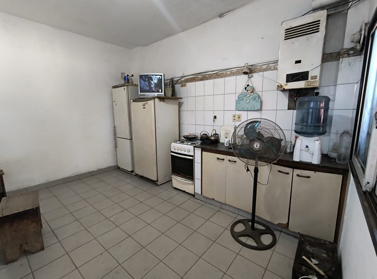 EXCLUSIVO PREDIO SOBRE RUTA 8- LOTE ESQUINA 1.800 M2. GALPON 570 M2. UNICO!!!