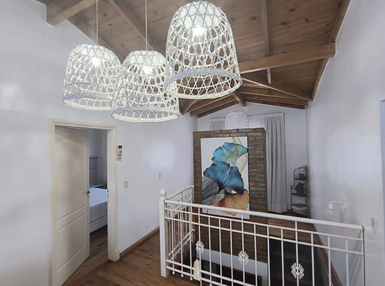 CASA 4 AMB. 2 PLANTAS C/ GARAGE Y PARQUE